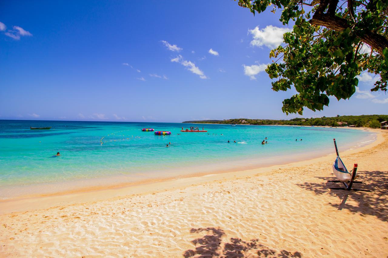 Paradise Island Beach Resort Punta Rucia Esterno foto